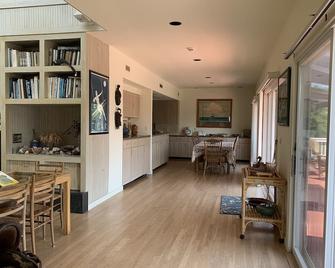 Unique 6 Bedroom Beach-Block Jersey Shore House w/pool & hot tub - Sea Girt - Restaurante