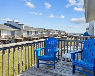 Oceanside Complex With Pools & Easy Beach Access. - Pine Knoll Shores - Balcony