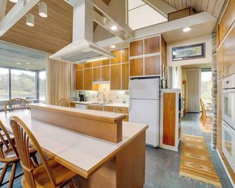 Spacious Plymouth Hideaway on Acreage w/ Lake! - Plymouth - Кухня