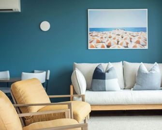 The Sea Breeze - Timaru - Living room