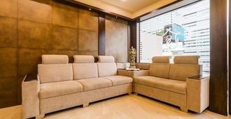 Treebo Trend The Horizon - Mangalore - Living room