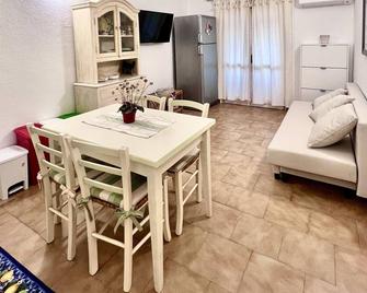 Domus Henricus -Threeroom Apartment In Porto Pollo 400 Meters From The Sea - Porto Pollo - Dining room