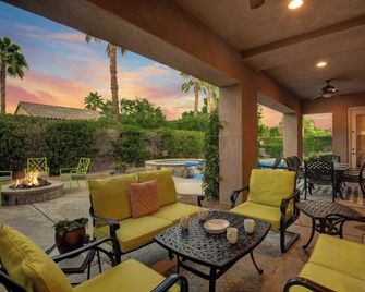 Songbird by Avantstay Pool, Spa & Firepit + Tons of Outdoor Seating - Indio - Patio