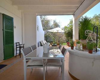 Ferienhaus in Colonia De Sant Pere mit Grill, Garten und Terrasse - Colònia de Sant Pere - Innenhof