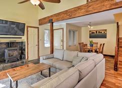 Peaceful Edwards Condo with Mountain Views! - Edwards - Living room