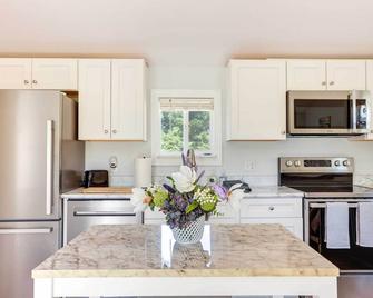 Ocala Tiny Home On 10-Acre Farm Near Wec! - Ocala - Kitchen