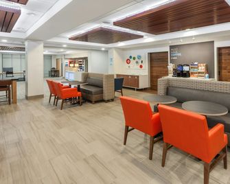 Holiday Inn Express & Suites Providence-Woonsocket by IHG - Woonsocket - Lounge
