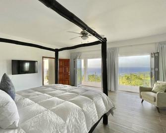 New Luxury Villa! 5 Bedrooms, Fully staffed including Gourmet Chef - Oracabessa - Bedroom