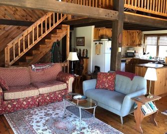 Copake Lake Rustic All-Season 3 Bdrm, 2 Bath Home - Hillsdale - Living room