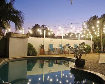 Quint's Travelers Inn - Willemstad - Pool
