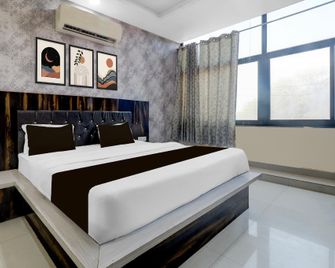 Hotel O Tomar Hotel and Restaurant - Shivpuri - Bedroom