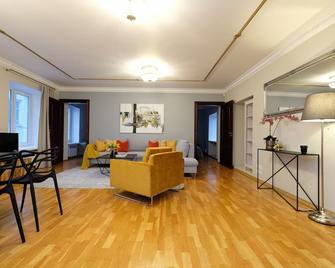 Tallinn City Apartments - Old Town - Tallinn - Living room