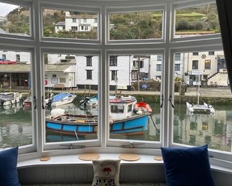 Stunning Views of Polperro Harbour from this Waterfront Cottage. Free Parking. - Polperro - Balcony