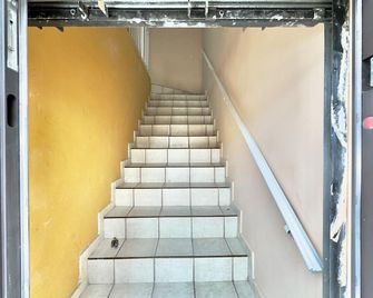 Departamento cerca de Cintermex y Parque Fundora - Monterrey - Stairs