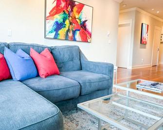 Stunning Portland Condo: Parking, River & Dining - Portland - Phòng khách