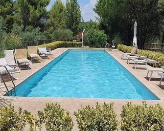 Lago, gorgeous apartment in a farmhouse 10 minutes driving from Perugia centre - Bastia umbra - Bazén