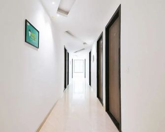 Treebo Avadh Residency - Indore - Hallway