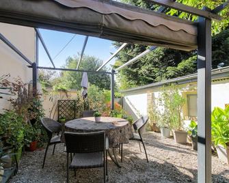 Maison confortable Ornans + Jardin - Ornans - Terasa