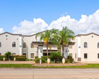 Days Inn and Suites Webster NASA-Clear Lake-Houston - Webster - Rakennus