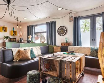 Kyriad Direct Le Bourget Gonesse - Gonesse - Obývací pokoj