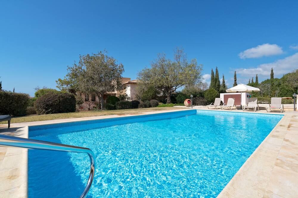 3 bedroom villa Dionysos 373 with private pool and pretty garden, Peaceful location within Aphrodite Hills Resort - קוקליה - בריכה
