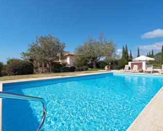 3 bedroom villa Dionysos 373 with private pool and pretty garden, Peaceful location within Aphrodite Hills Resort - Kouklia - Piscina