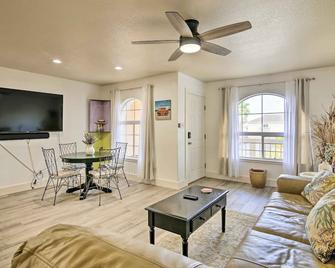 South Padre Island Getaway - Newly Renovated! - South Padre Island - Sala de estar