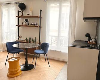 Charming two-room apartment in Stalingrad close to everything - 파리 - 다이닝룸