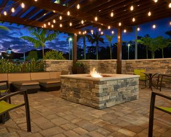 SpringHill Suites by Marriott Fort Myers Estero - Estero - Terasa