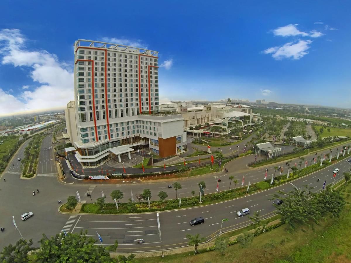 Harris Hotel & Conventions Bekasi thumbnail 3