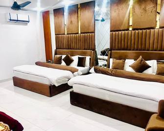 The Signature Hotel Multan - Multān - Bedroom