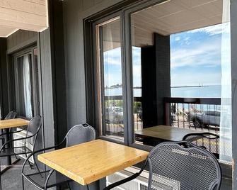 Harbor Inn - Grand Marais - Balcony