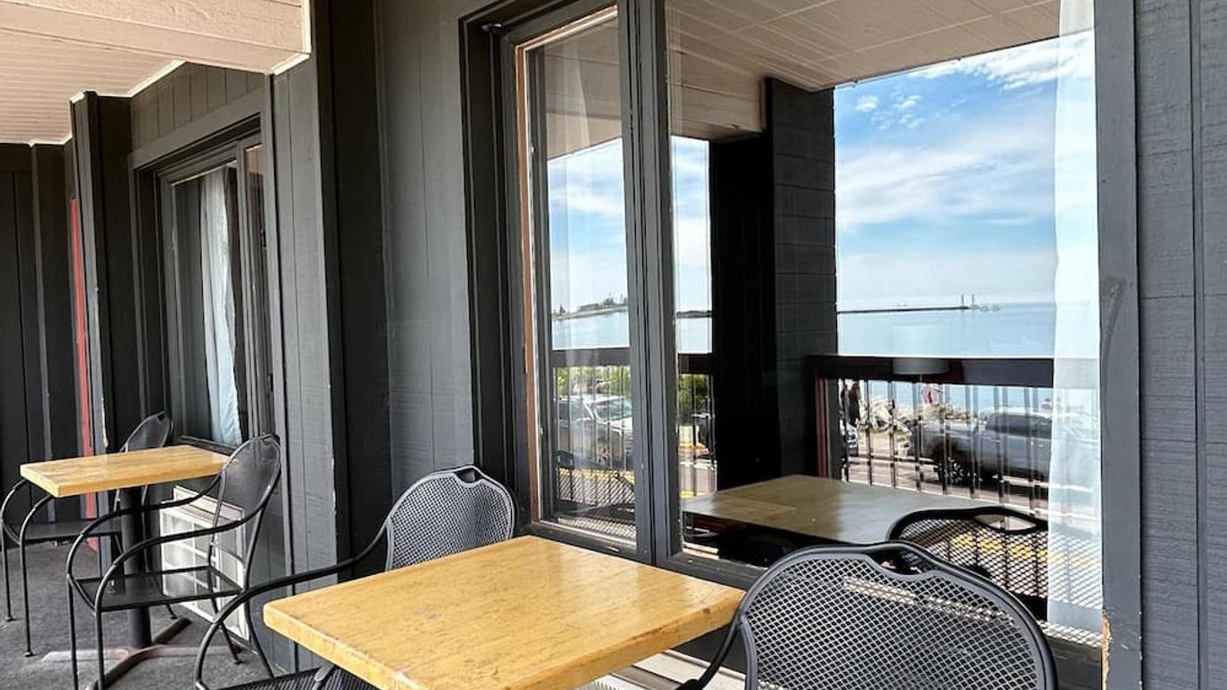 Harbor Inn