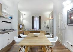 Premium Design Central Suite - La Valeta - Comedor
