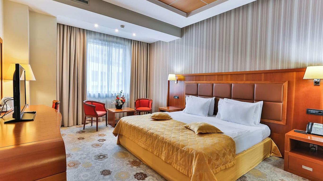 Kings Park Hotel