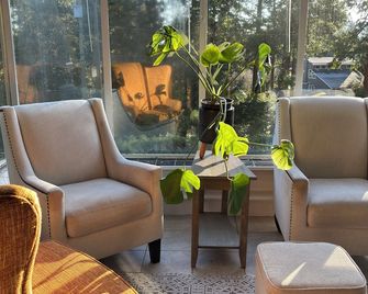 Bayview Bed and Breakfast - Mill Bay