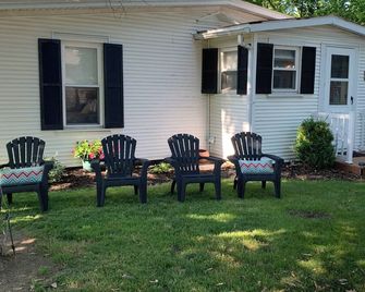 Family Friendly Home Close To Lakeside, Marblehead, Cedar Point & the Islands - Marblehead - Patio