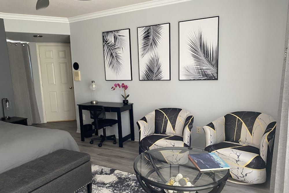 Hummingbird Haven - Private Suite with Pool - Centrally Located - סן דייגו - סלון