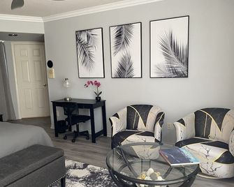 Private Suite with Pool - Newly Decorated - Centrally Located - San Diego - Soggiorno