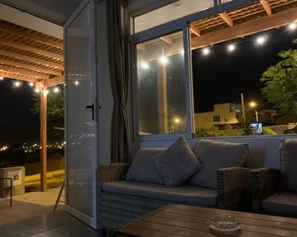 Beach house with swimming pool and fire pit, Santa Rosa - Santa Rosa - Balkon