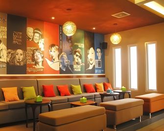 Melody Guest House Cilegon - Cilegon - Salónek