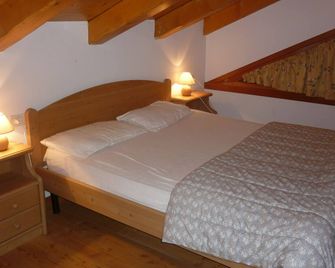 Casa Dai Fre' Cipat Zero22018-at-Zero53006 - Bocenago - Slaapkamer