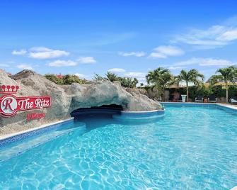 The Ritz Village - Willemstad - Piscine