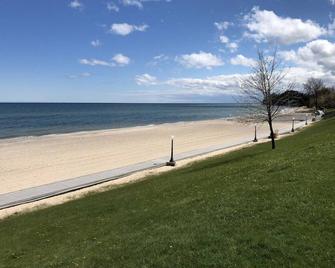 Algoma’s Perfect Corner - Algoma - Пляж