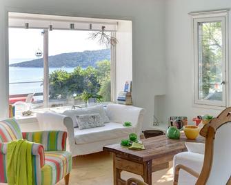 Beatifull seaview / 100m from beach - Amaliapoli - Sala de estar