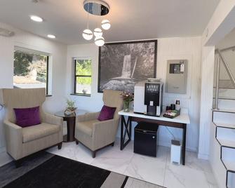 بلو سكاي موتل - ستشلت - غرفة معيشة