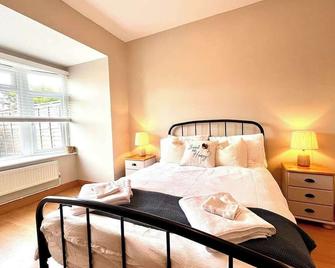 Seaside Snug by Honeywhite Homes - Southsea - Bedroom