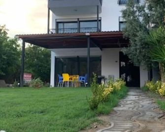 Ozbek Apart Otel - Izmir - Patio