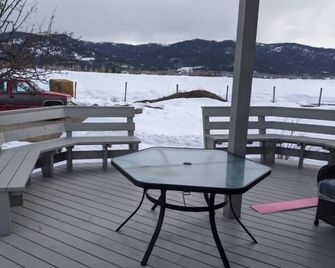 Authentic pioneer 2 bedroom ranch farmhouse in beautiful Teton Valley Idaho. - Victor - Balkon