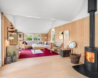 Four-Bedroom Holiday Home In Nysted - Nysted - Living room
